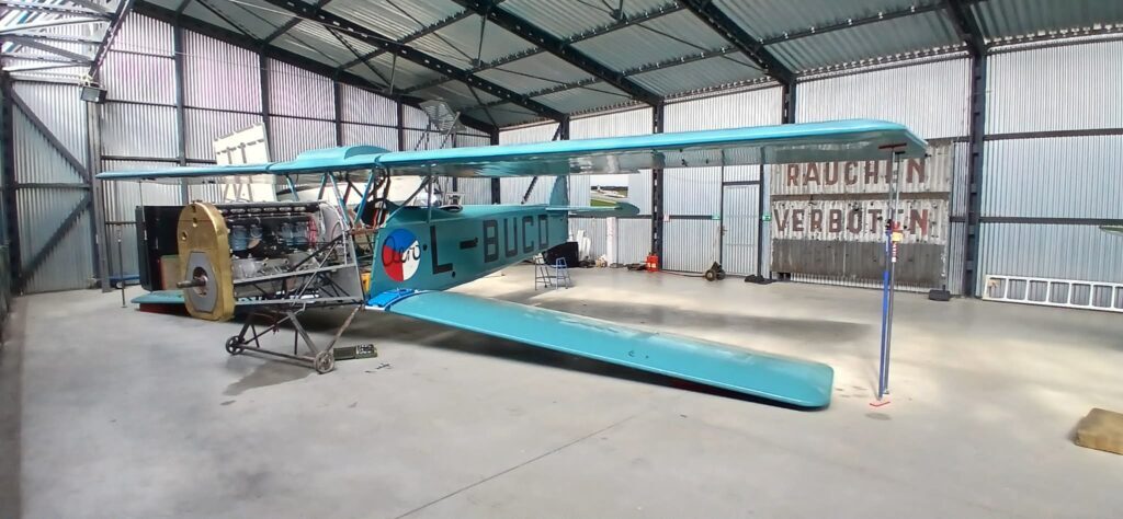 Aero Ab-11 při kompletaci v hangáru