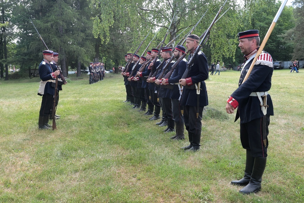 Branný den v Lešanech přilákal tisíce návštěvníků