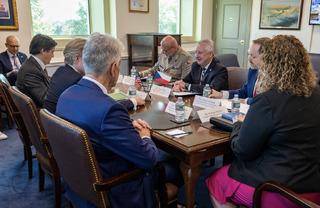 Ministr Jaromír Zůna jednal s náměstkem ministra obrany USA Elbridgem A. Colbym