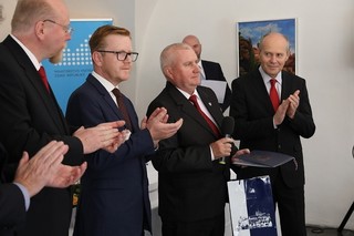 Uprostřed Vladimír Šlosar v obklopení náměstků MV ČR pana Mlsny a Stránského.