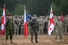 Praporečníci při zahájení cvičení Iron Sword