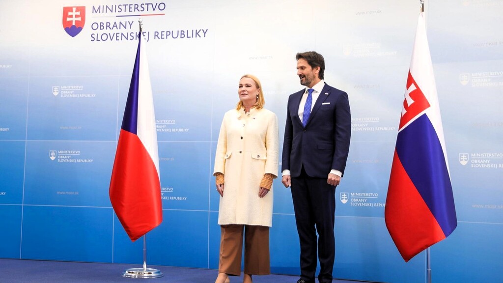 Ministryně obrany jednala na Slovensku o společných projektech