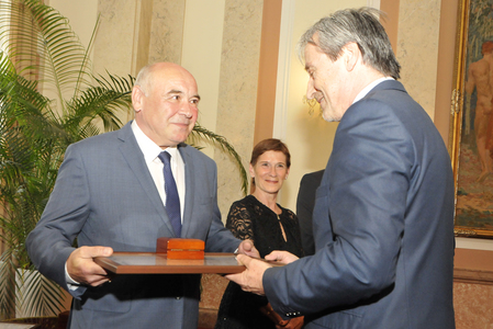 Cenu Bezpečnostní rady státu získalo Centrum bezpečnostních a vojenskostrategických studií UO