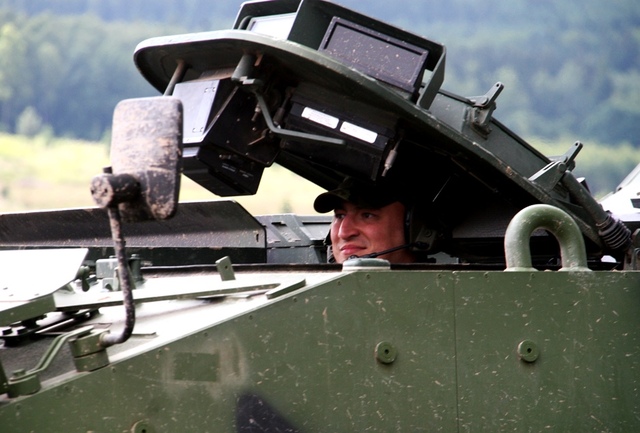 Řidič obrněného transportéru Pandur