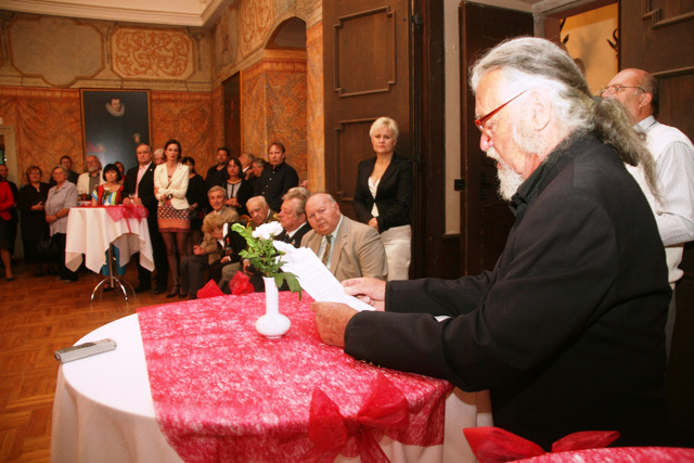  Otevření výstavy obohatil osobními vzpomínkami příbuzný malíře Porše Otto Kaplička