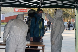  Každý prošel měřením teploty