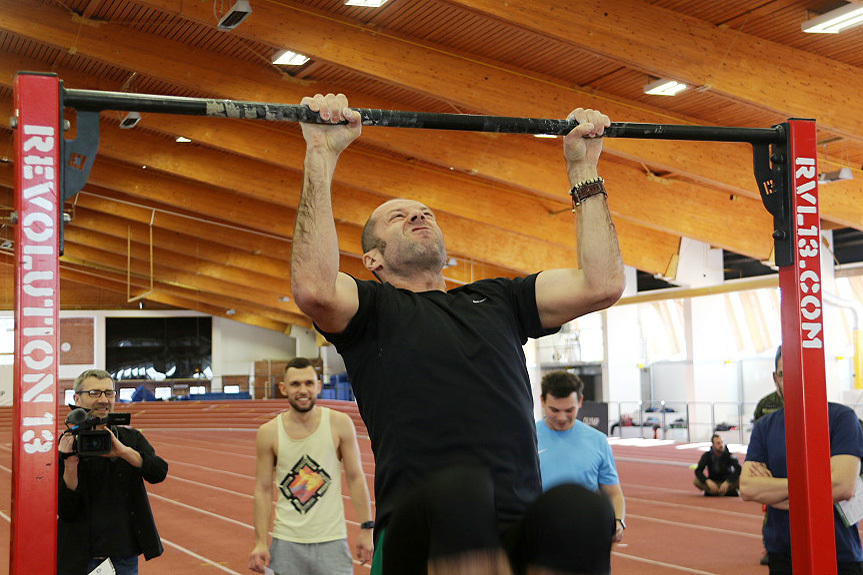 Náměstek ministra obrany Pavel Beran v Army testu ukázal svou špičkovou kondici