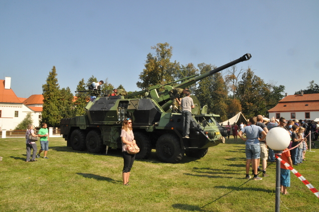  Prezentace vojenské techniky