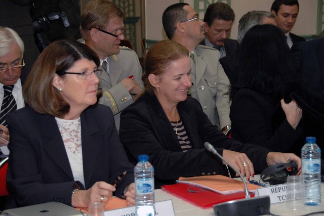 Před jednáním, které se uskutečnilo v historických prostorách Invalidovny. V pozadí gen. Josef Bečvář a nprap. Leoš Krejča z VHÚ