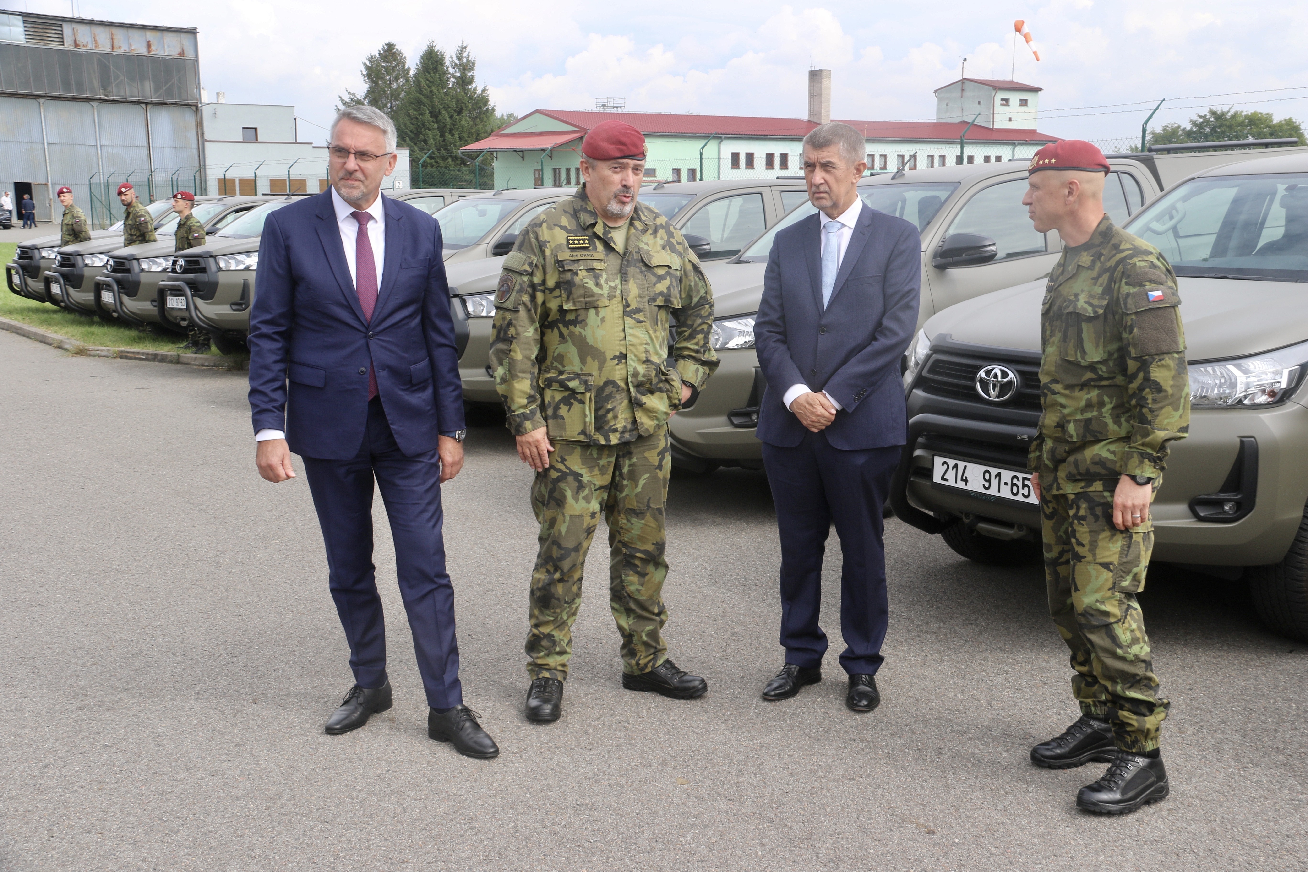 Ukázka automobilní techniky: nechyběla ani Toyota Hilux, nejnovější vůz, kterým AČR disponuje 