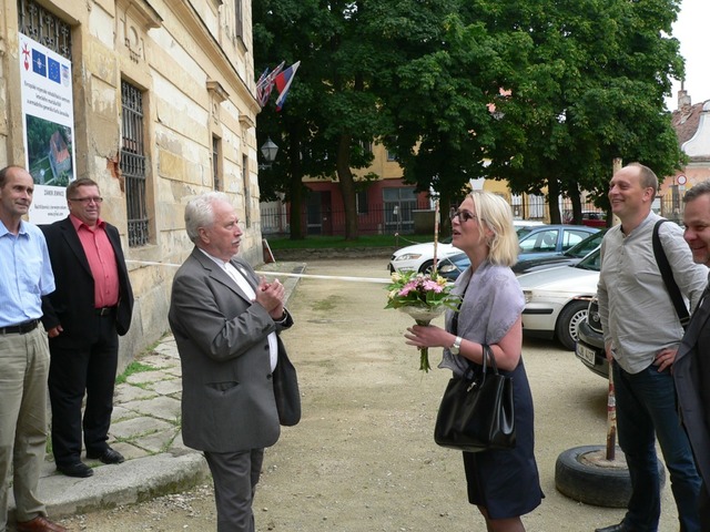 Nedávno Cyriáci přivítali na zámku v Jemnici také poslankyni Janu Černochovou, která je místopředsedkyní Výboru pro obranu Poslanecké sněmovny Parlamentu ČR 