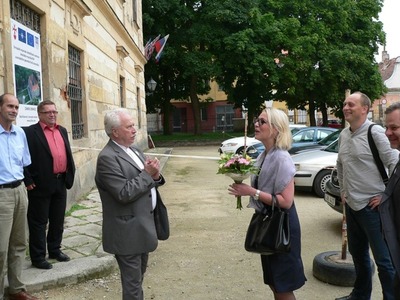 Nedávno Cyriáci přivítali na zámku v Jemnici také poslankyni Janu Černochovou, která je místopředsedkyní Výboru pro obranu Poslanecké sněmovny Parlamentu ČR 