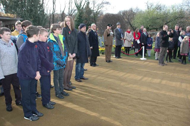 Slavnostnímu ceremoniálu přihlížela také spousta dětí