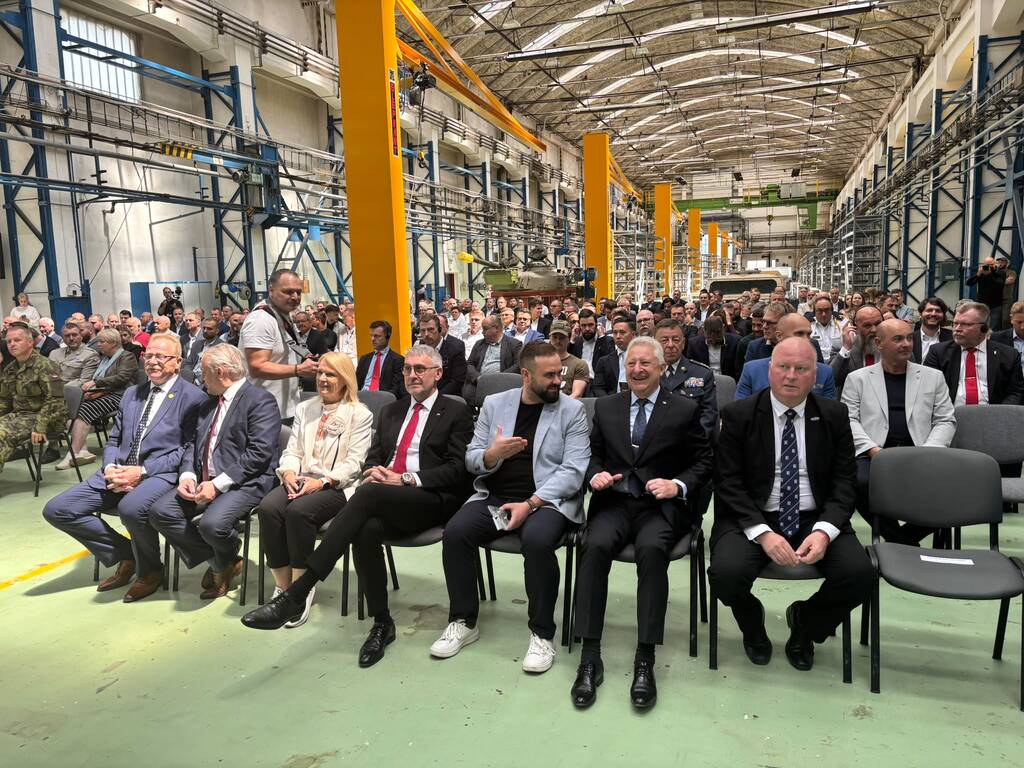 VOP CZ slaví 80 let od svého vzniku, ocenil zaměstnance i partnery - hosté slavnostního ceremoniálu