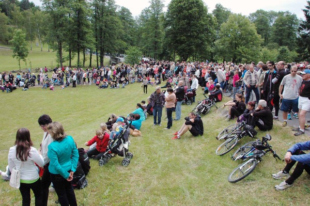 Pietnímu aktu přihlížely stovky lidí
