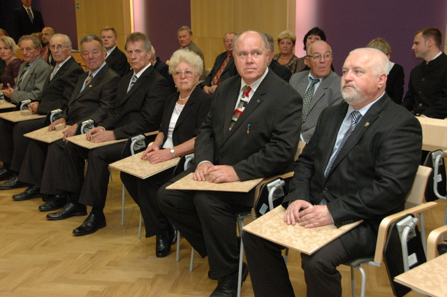 Ze slavnostního předání osvědčení účastníkům odboje a odporu proti komunismu (4)