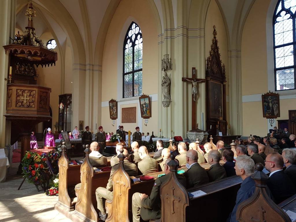 Rozloučení se štábním praporčíkem Kamilem Benešem v Hluboké nad Vltavou