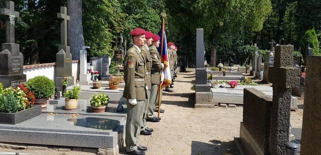 Rozloučení se štábním praporčíkem Kamilem Benešem v Hluboké nad Vltavou