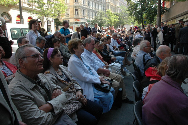 21. srpen 1968 si u Českého rozhlasu na Vinohradské třídě připomněli politici i veřejnost 