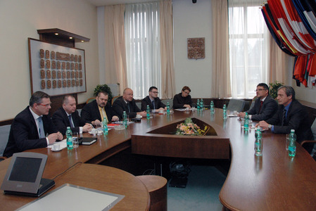 Ministr obrany jednal s řediteli státních podniků