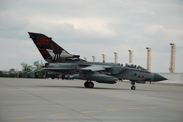 Narolování letounu GR 4 Tornado na stojánku