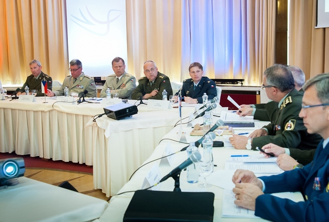 Česká delegace v čele s genpor. Josefem Bečvářem