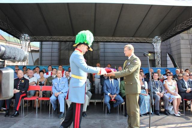 Symbolické předání velení olomoucké posádce jejím velitelem pplk. gšt. Mojmírem Jančíkem maršálu Radeckému