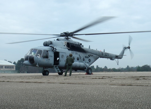 Provádění motorové zkoušky na Mi-171Š