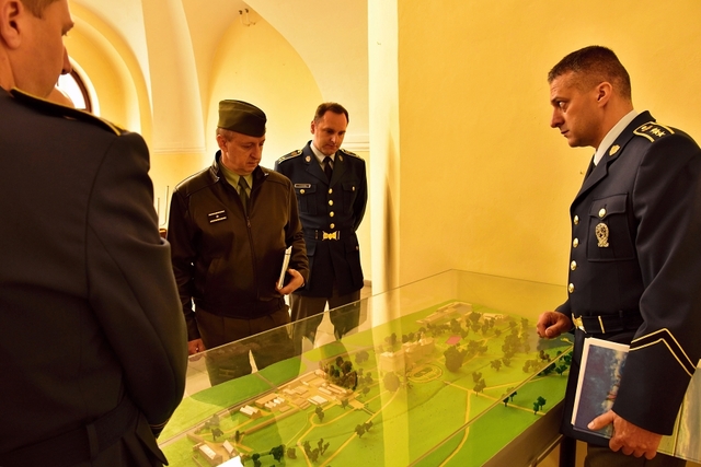 Z návštěvy nového náčelníka VKPR gen. Kašeho u Hradní stráže 3