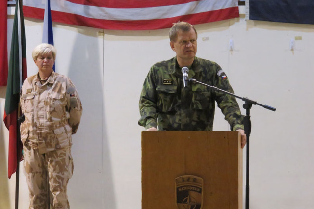  Genpor. Josef Bečvář promluvil k vojákům v misi