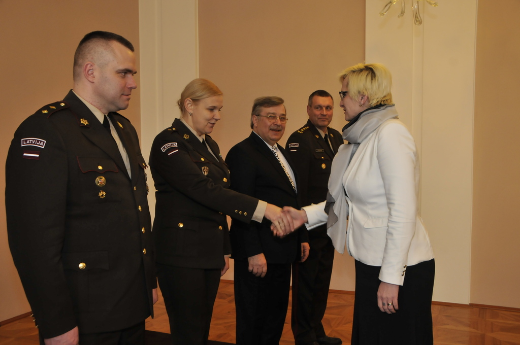 Ministryně obrany Karla Šlechtová se vítá i s celou lotyšskou delegací