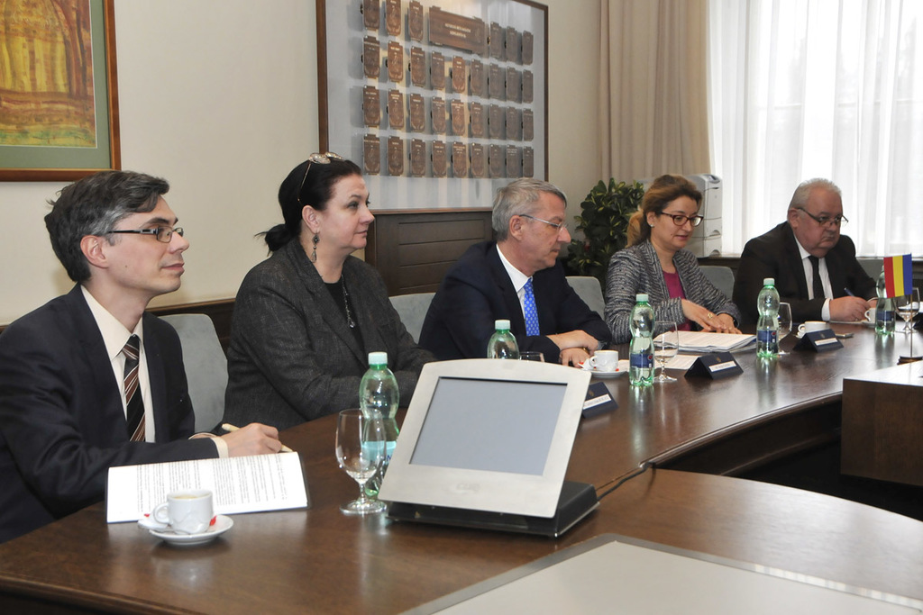 Rumunská delegace při bilaterálním jednání