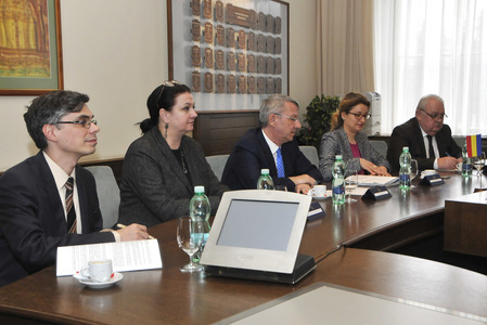 Rumunská delegace při bilaterálním jednání