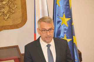 Ministr obrany Lubomír Metnar na mimořádné tiskové konferenci