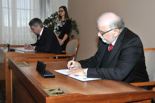Podepisování memoranda