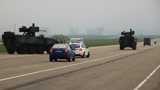 Řízení křižovatky vojenskými policisty