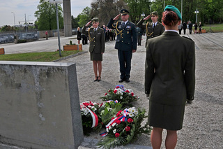 Představitelé UO vzdávají poctu