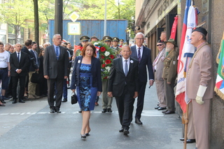 Věnec za Senát Parlamentu ČR položil jeho předseda Jaroslav Kubera