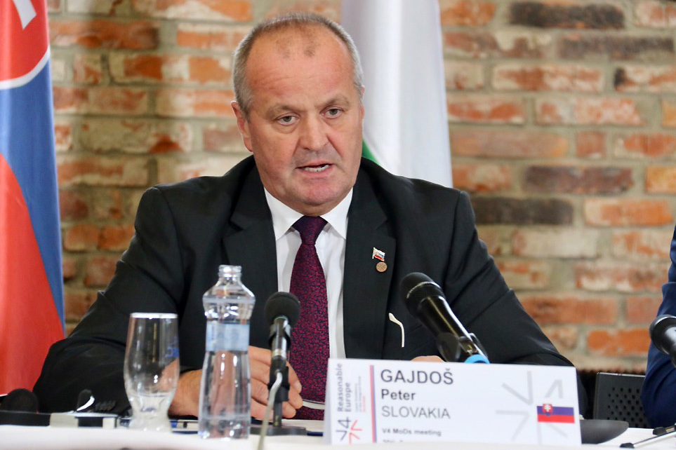 Z tiskové konference ministrů obrany V4