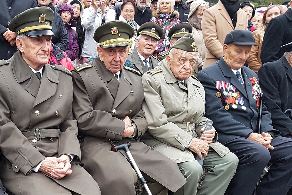 Váleční veteráni - zprava generálové Miloslav Masopust a Václav Kuchynka a podplukovník Josef Svoboda.