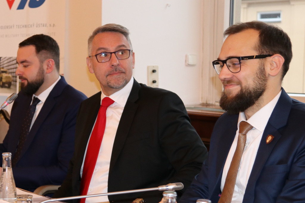 Ministr Lubomír Metnar s náměstkem Filipem Říhou (vlevo) a ředitelem Tomášem Kopečným.