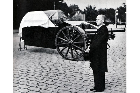 Snímky z 21. září 1937, z pohřbu T. G. Masaryka