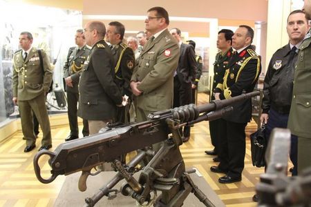 Vojenští přidělenci navštívili Armádní muzeum Žižkov