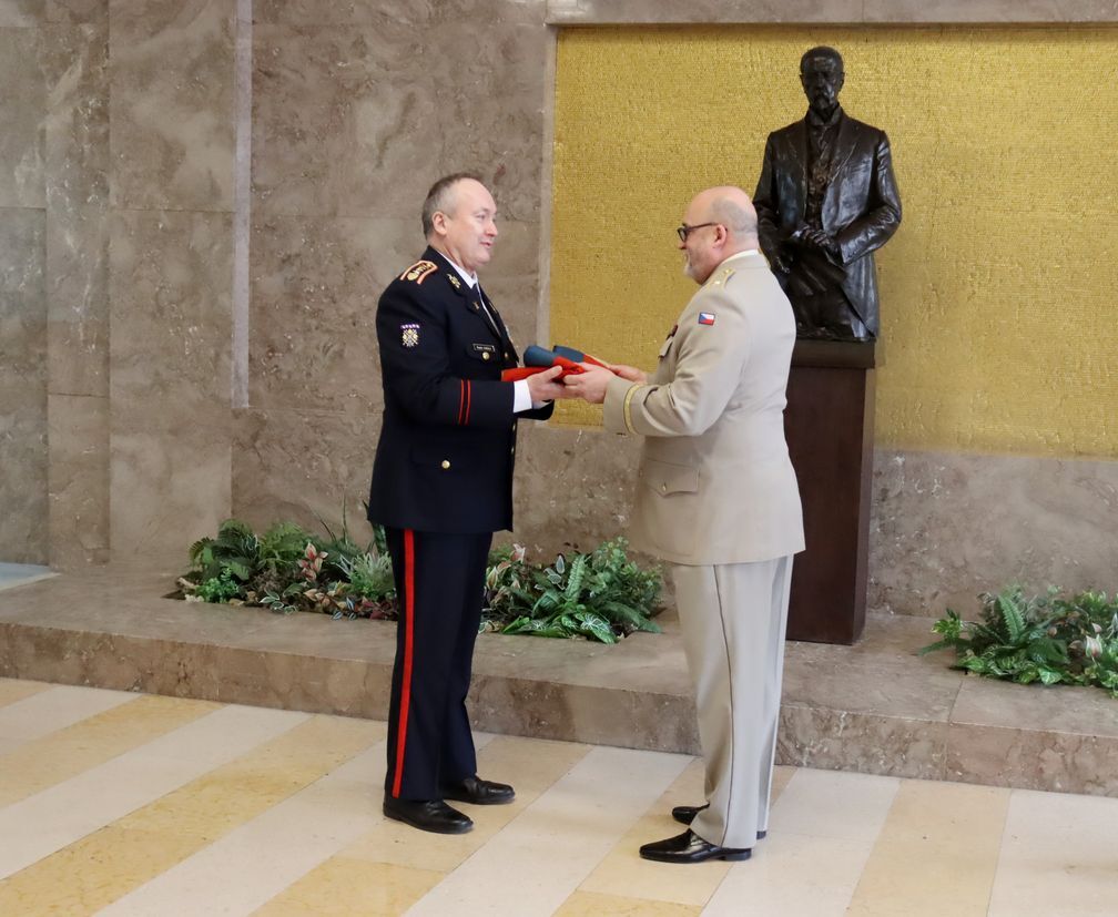 Vojenský historický ústav Praha získal unikátní vlajku z roku 1918