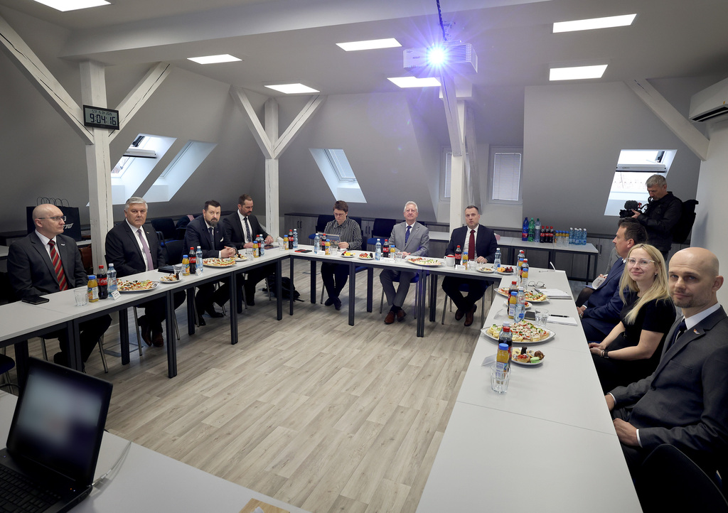 Ministr obrany dnes navštívil státní podnik VTÚ