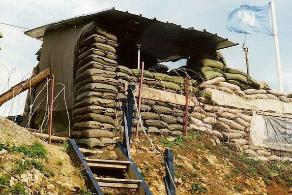 České pozorovací stanoviště u osady poblíž bosenských hranic 