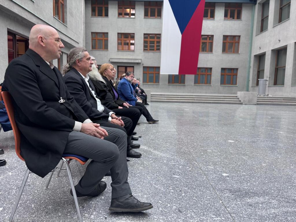 Náměstek René Schreier předal pamětní odznaky 17 účastníkům 3. odboje