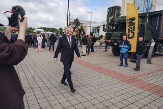 Ministr obrany dnes navštívil mezinárodní veletrh IDEB v Bratislavě