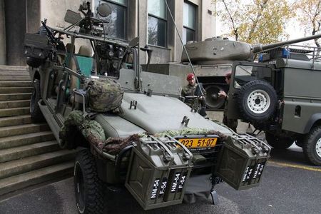 Land Rover Kajman