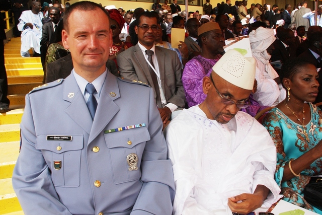 Na jedné z tribun byl přítomen i český vojenský a letecký přidělenec v Alžíru s akreditací pro Mali plukovník Martin Vybíral